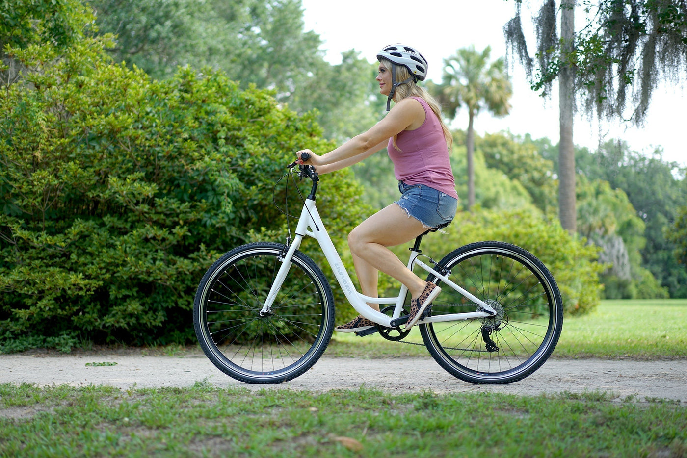 700c Univega USA® Weekend Voyage 1.0 Step Thru Comfort Hybrid Bike